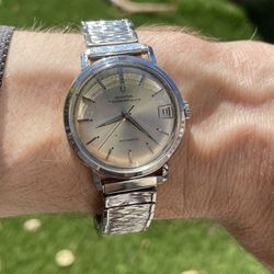 Vintage Watch Universal Genève Polerouter Date – Ref. 204604-1 (Gérald Genta Design)