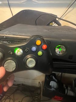 228 GB Xbox 360 with 2 controllers (No battery Packs)