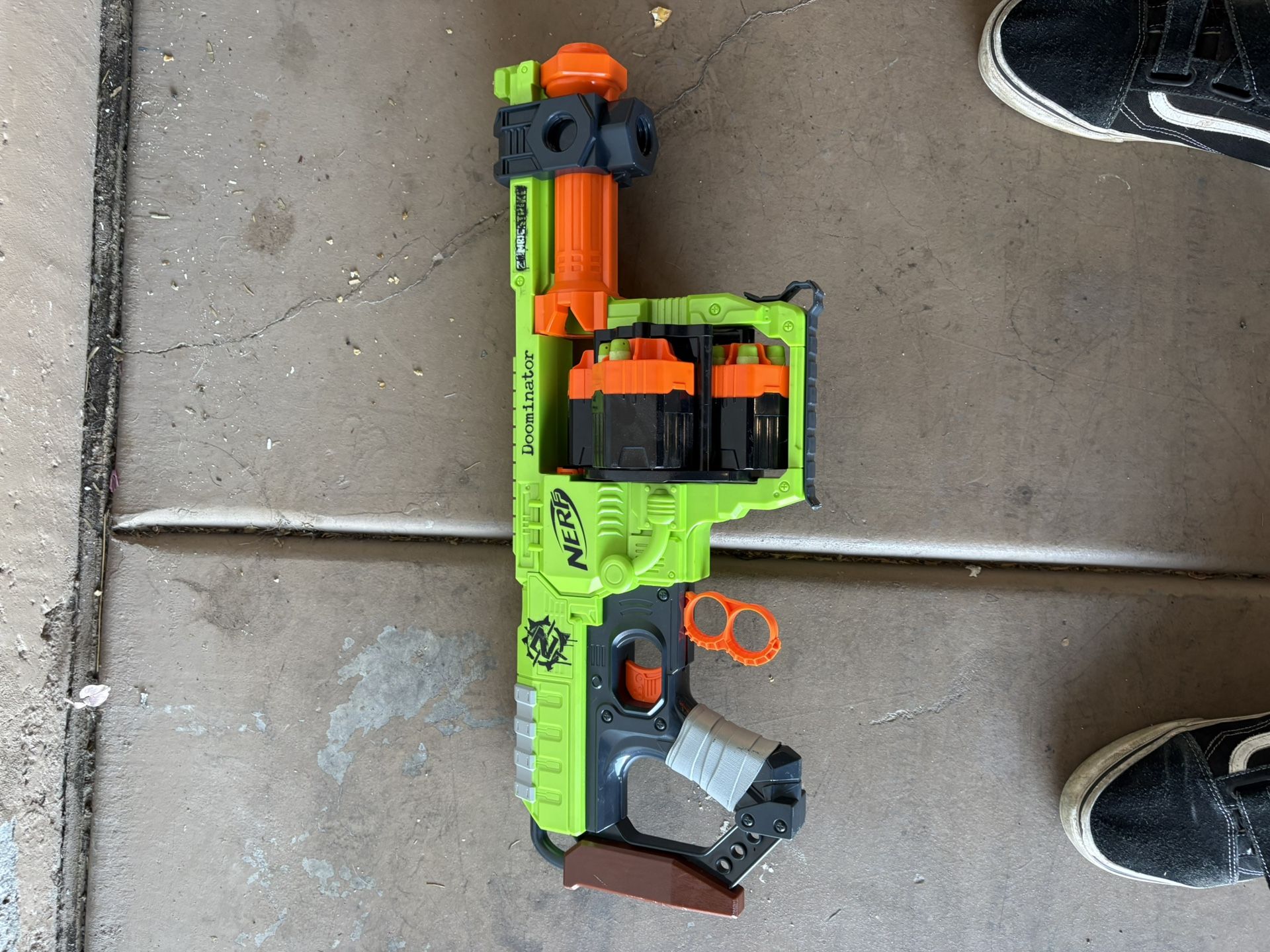 Green Machine Nerf Gun (Some Bullets Included)