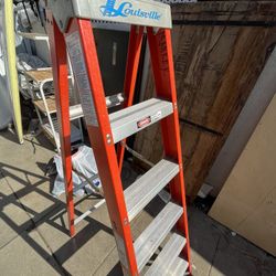 Louisville 6 Foot Fiberglass Ladder