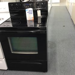 Whirlpool 4 Burner Glass Top Black Range. 1 year Warranty 
