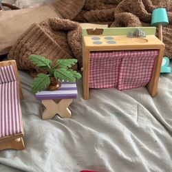 5 Piece Wooden Dollhouse Furniture