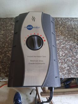 INSINKERATOR instant hot water dispenser with tank