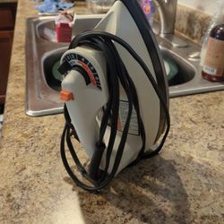 black & Decker light'n easy steam-dry  iron asking 20.00