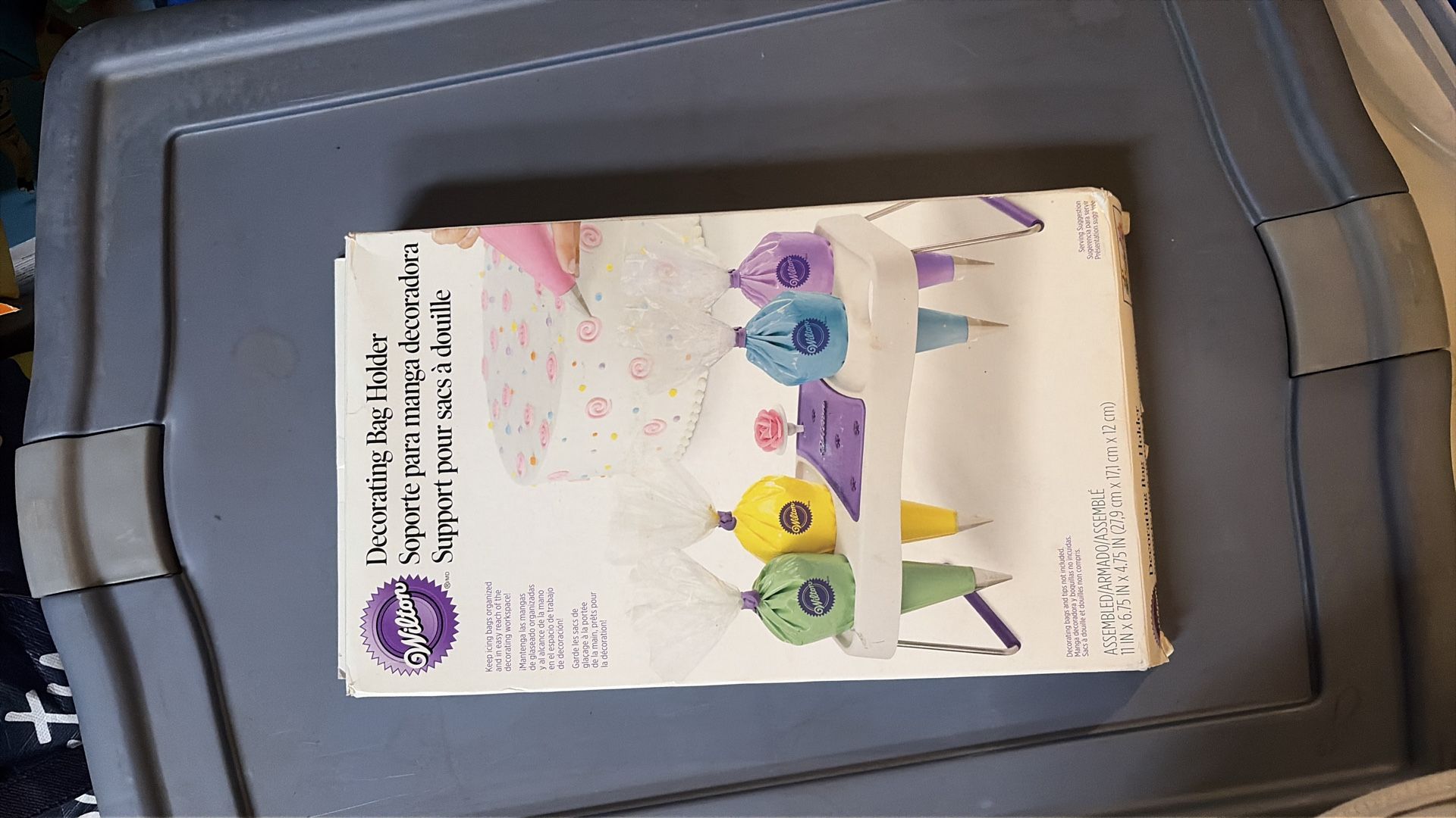 Baking decorating bag holder