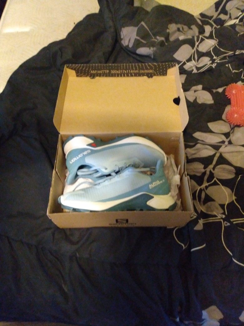 Women's Size " 7 ", Salomon Alpha Cross 3W.