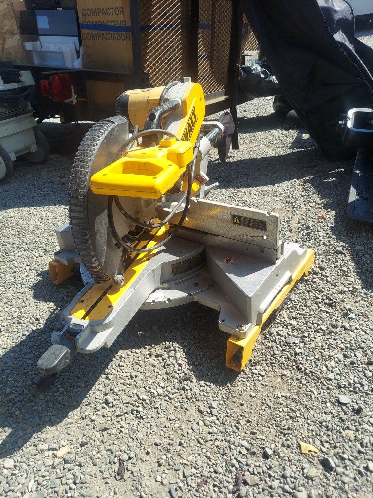 Dewalt Double Bevel Sliding Compound Miter saw