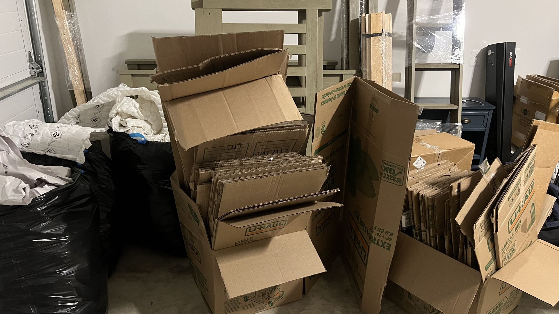 Free Moving Boxes. Paper. Bubble Wrap. Plate Foam Sheets 