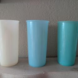 3 Vintage Tupperware Tumblers
