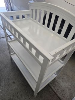 Free baby change station