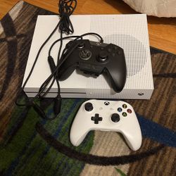 Xbox One S With Razer Wolverine Ultimate Controller