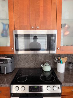 Above stove microwave