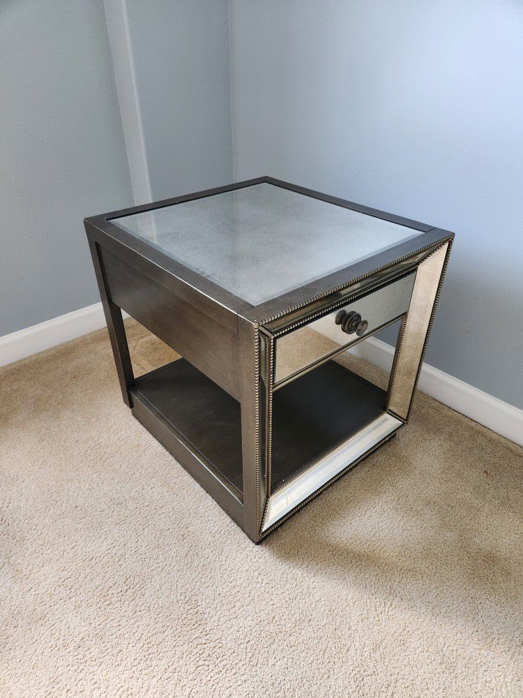 End Table American Signiture 