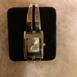 Vintage Quartz 2tone Mirror Watch With Partial Stretch Band (JACLYN SMITH )