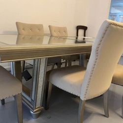 Chevanna Platinum Dining Room Set
7-PIECE (TABLE+ 6 CHAIRS)