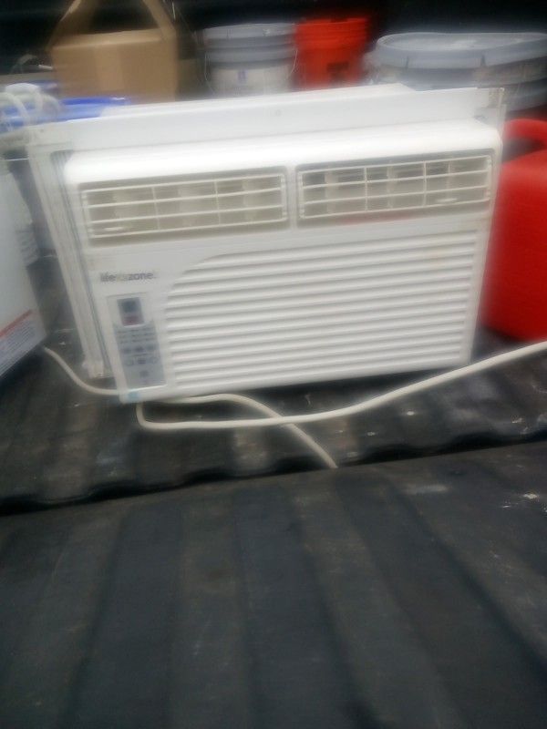 Air conditioner.