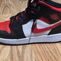 Air Jordan 1 Mid Shoes  
