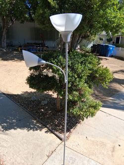 !! Floor  Lamp Firm Price Comes with 1 Bulb