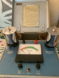 Vintage Associated Research VIBROTEST Model 269 Megohmmeter Serial 378 – Early 1960s