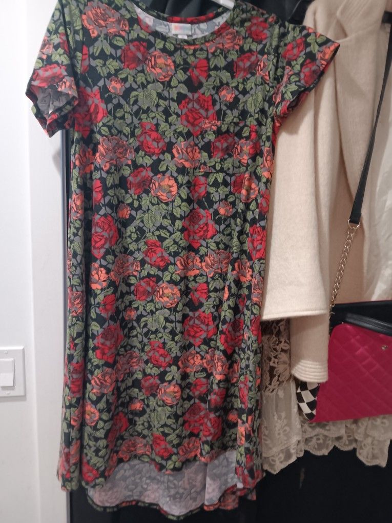 LULAROE WOMANS DRESSES MED AND LARGE 10.00 Each