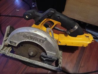 DEWALT CIRCULAR SAW 30.00