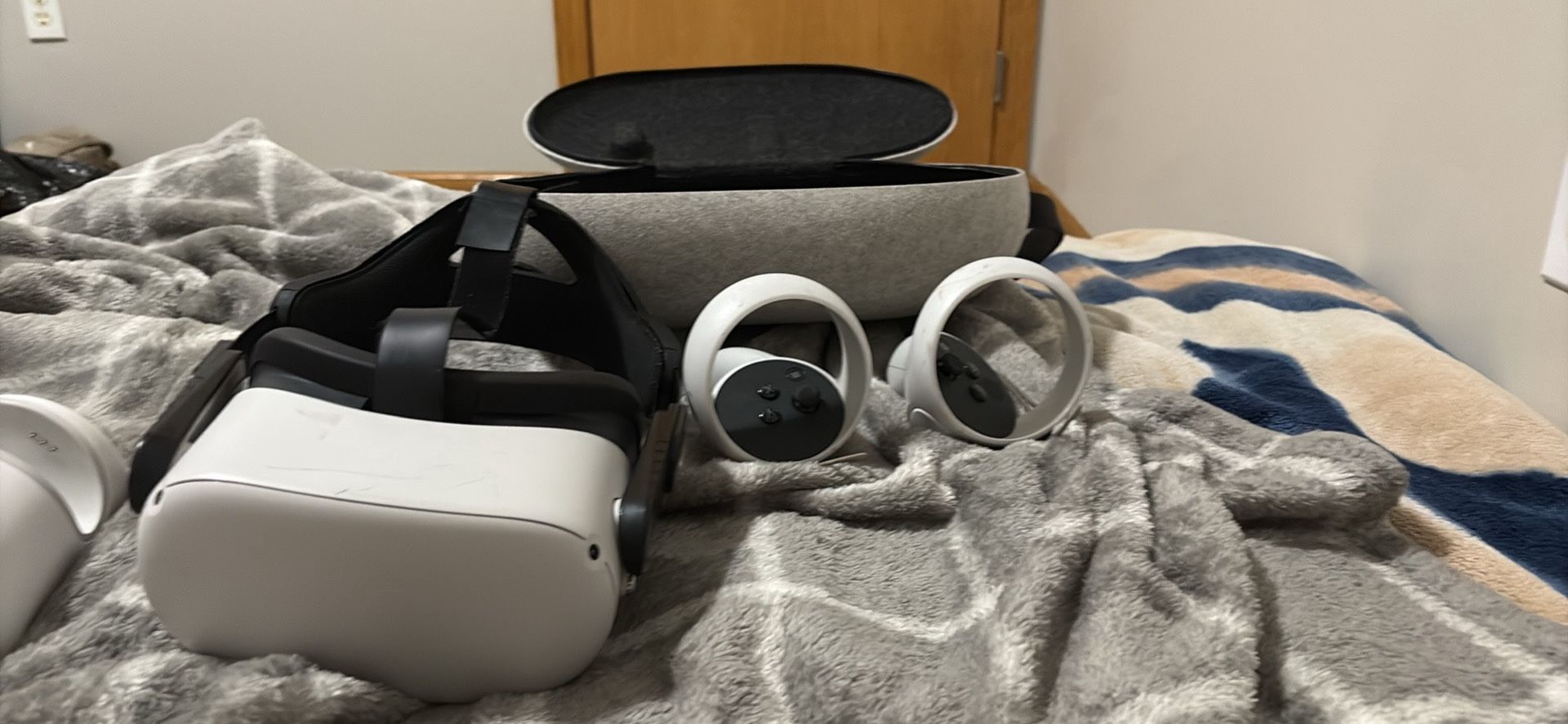 Oculus quest with charging port negotiable price