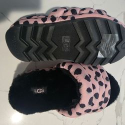 UGG Maxi Slide Cheetah Print Sandals - Pink Scallop - Women’s Size 9