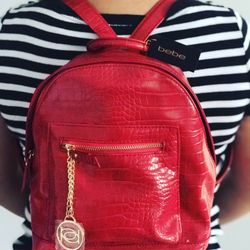 Women’s “Bebe” Rena  Croco Backpack Candy Apple Red. $ 70.00 ,  precio real $/99.00.🙂🌼.