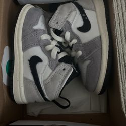Toddler Jordan 1 Mid Size 5 