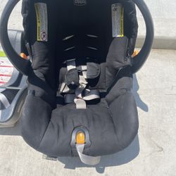Chicco Infant Car Seat With Base