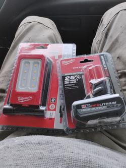 MILWAUKEE M12 5.0 BATTERY MILWAUKEE LIGHT