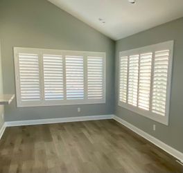 Custom Basswood Plantation Shutters & Expert Installation - Real Wood Interior Window Coverings (Persianas de Madera Estilo Plantacion)
