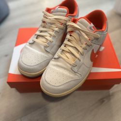 Nike Dunks (Sz 10.5)