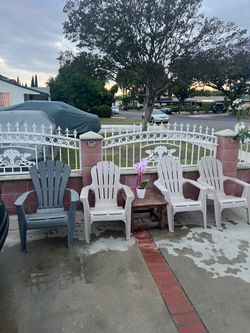 Set of 4 plastic chair