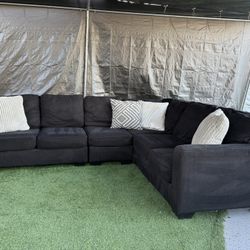 Black Sectional Couch DELIVERY AVAILABLE 🚚