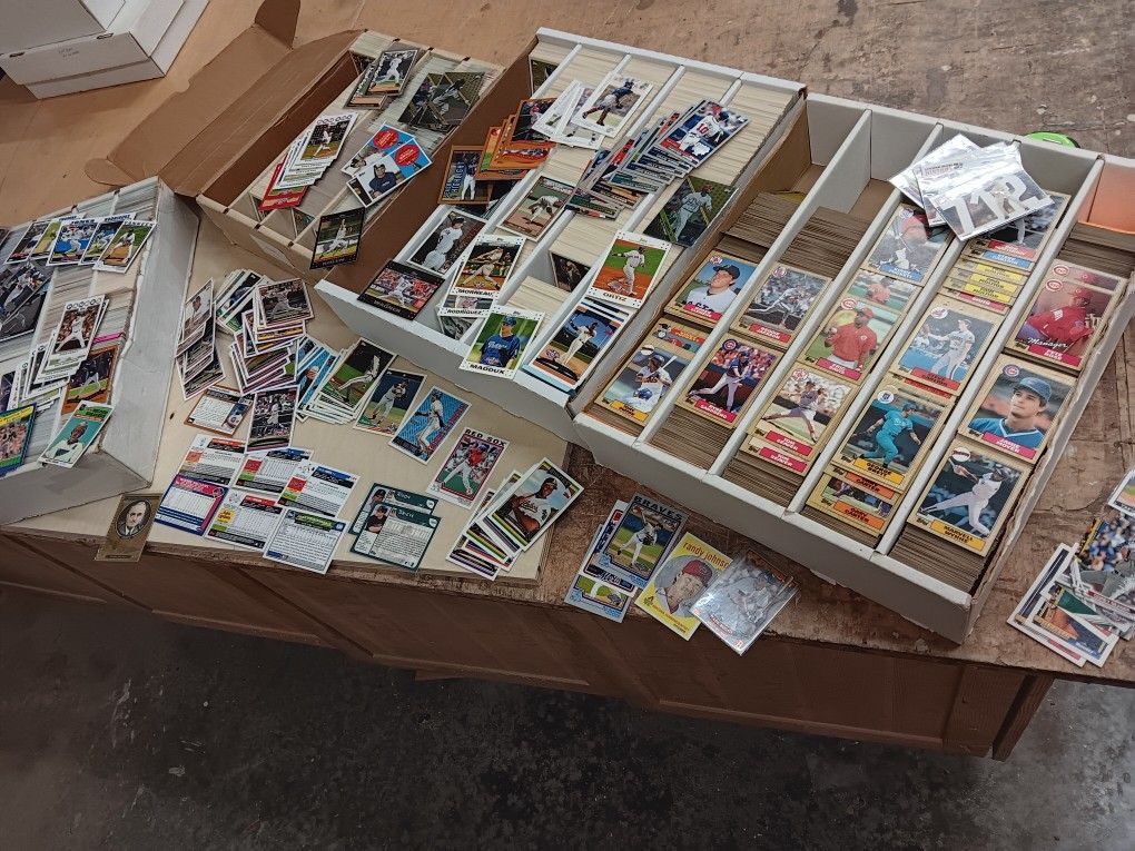 Baseball Sports Cards Thousands *read
