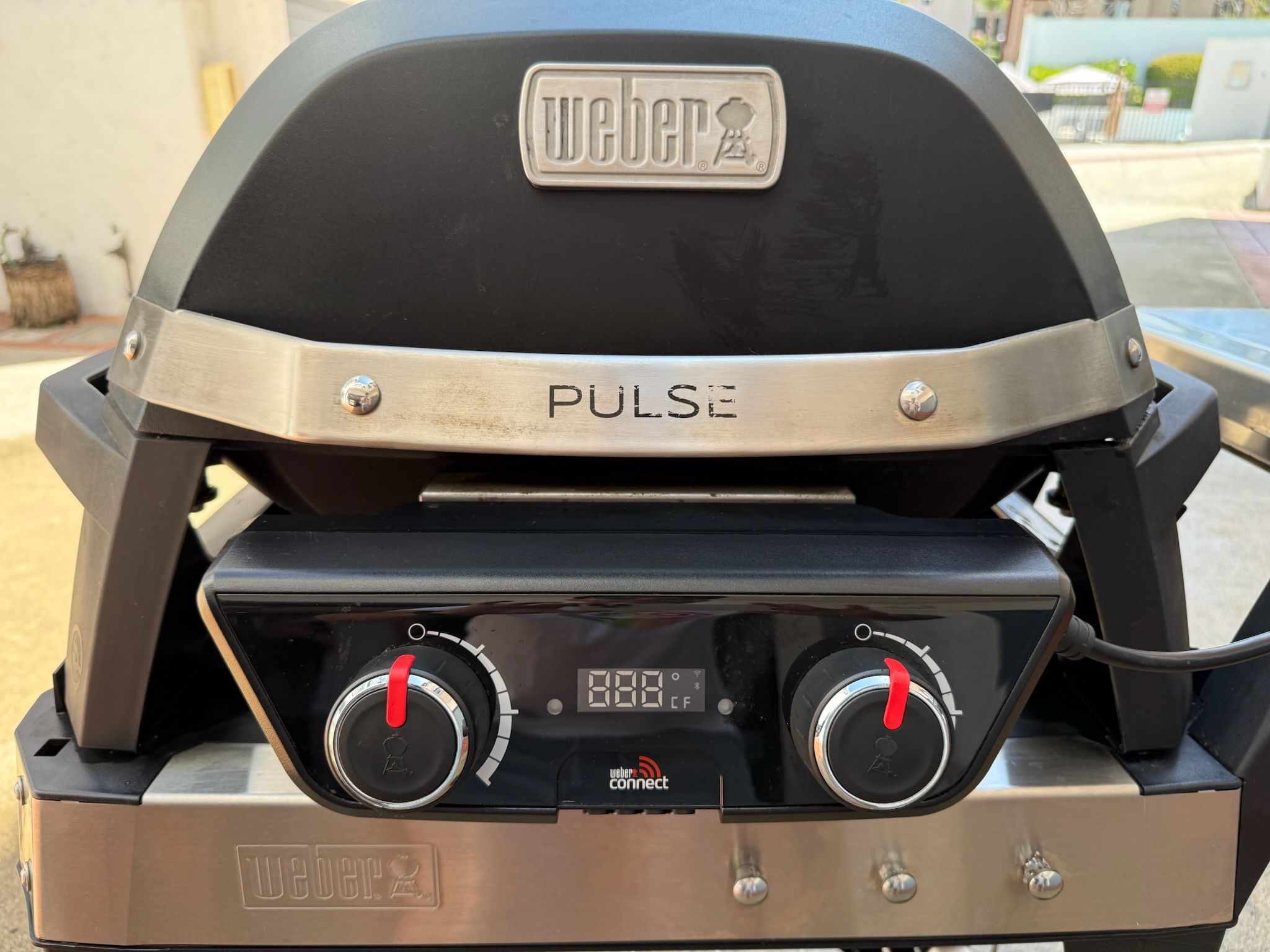 Weber Pulse 2000 Electric BBQ Grill With Cart Accessory Great Condition - grill Unit $849 + grill Cart $219 + Cover $84 = $1,152 Retail