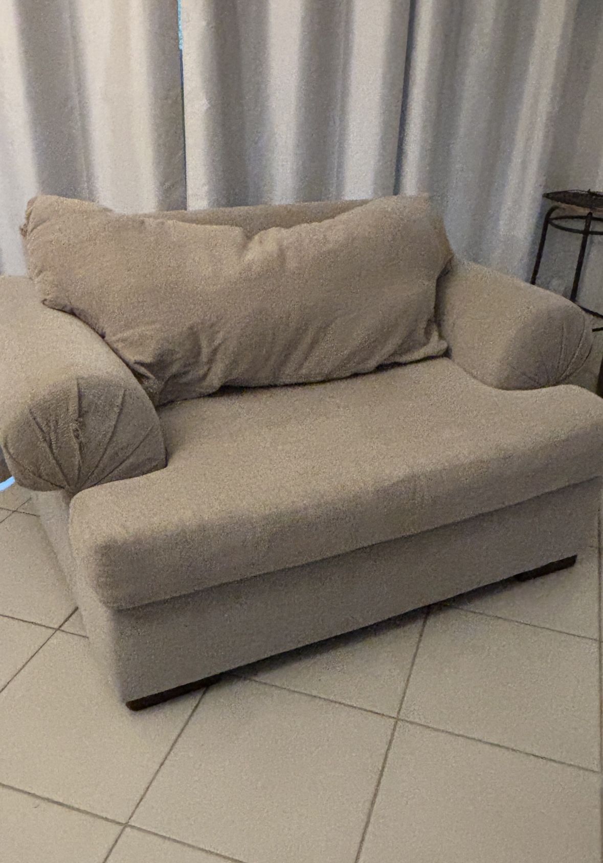 Oversized, Incredibly Comfortable couch chair