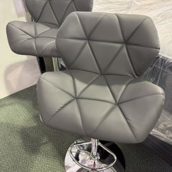 GRAY Leather 👏🏻  barstools - LARGE seat area 💯 