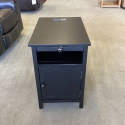 Treytown Chair Side End Table