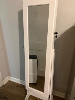 Jewelry mirror stand