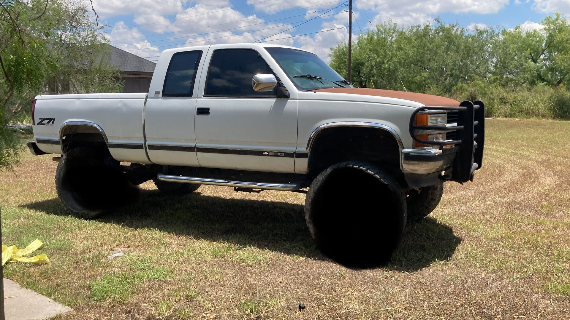 1994 Z71 Chevy NO ENGINE NO TRANSMISSION for Sale in Edcouch, TX OfferUp