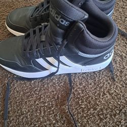 Tenis Adidas Size 10 