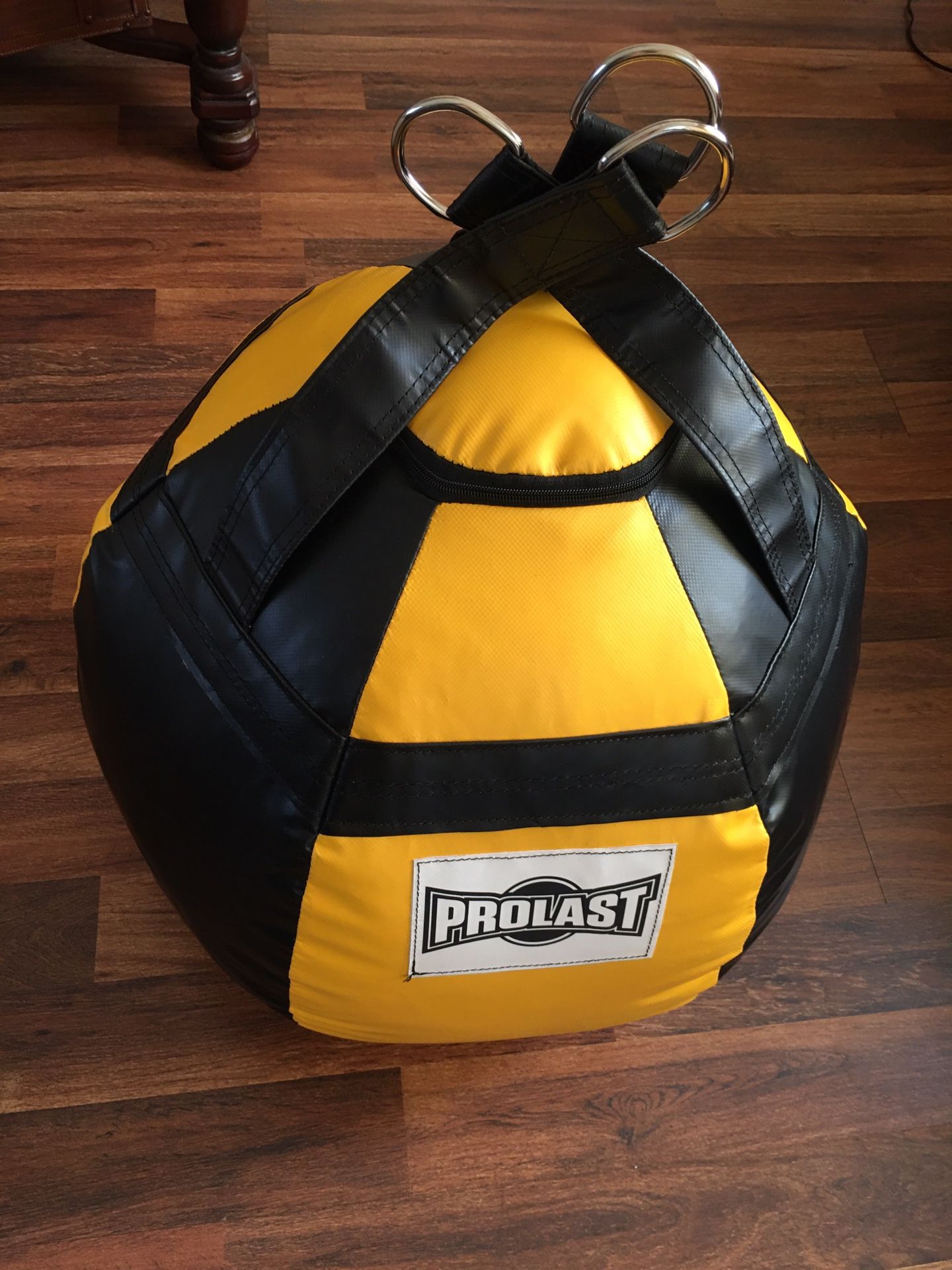 PUNCHING BAG BRAND NEW WREAKING BALL PERFECT 100 POUNDS FILLED MADE USA 🇺🇸 