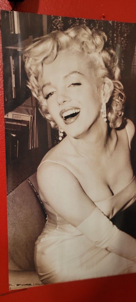 Marilyn Monroe Poster 36"x24"