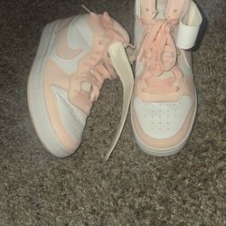 Girls Nikes SIZE 5Y