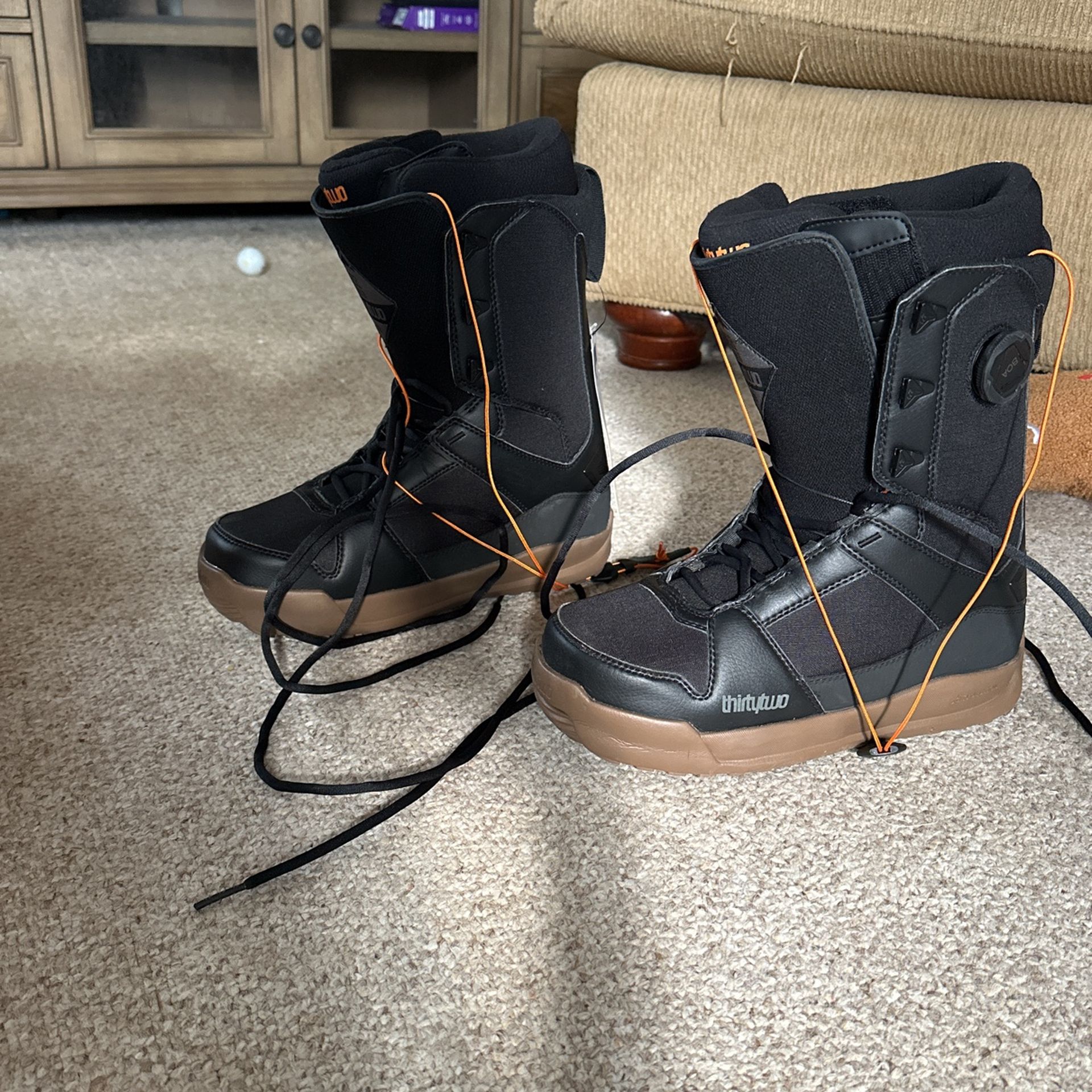 (BRAND NEW) Thirty two, Diesal Hybrid, Black/Gum Size 10.5 Snowboard Boost