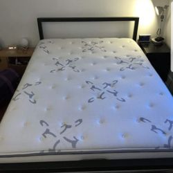 Like New King Size Beautyrest Mattress 