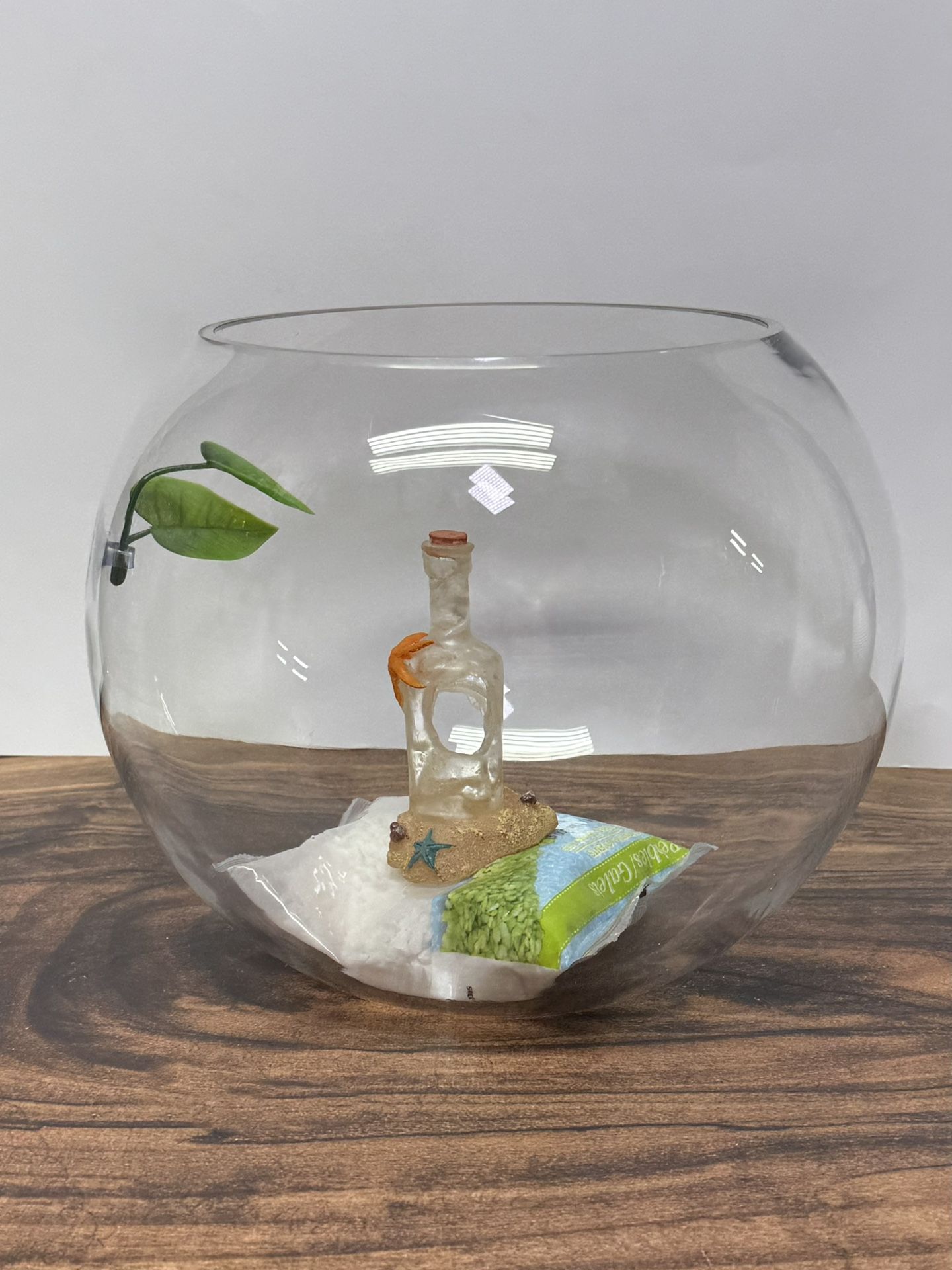 Bowl fish tank With Aquarium Decor And Gravel