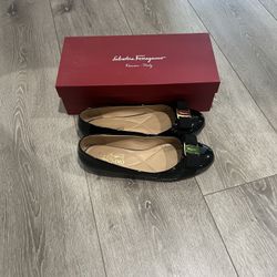 Ferragamo Flats Authentic 